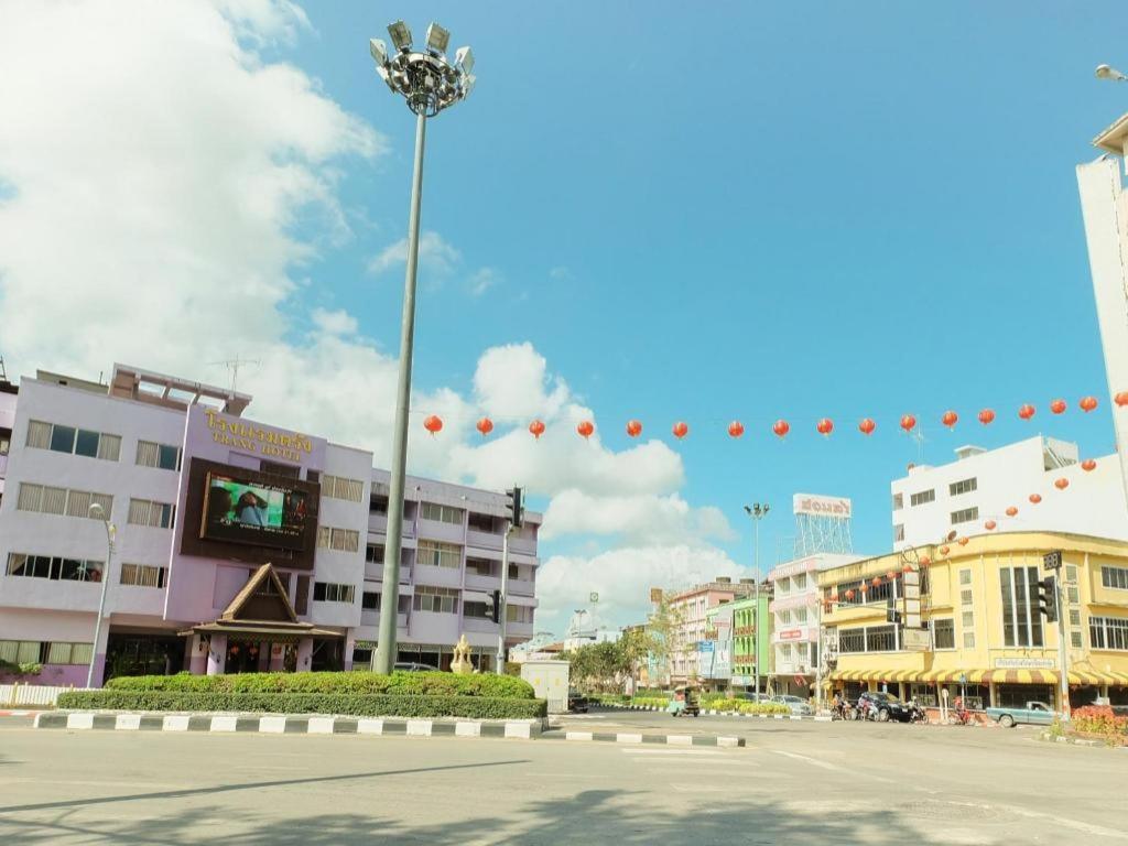 Oyo 565 Trang Hotel Экстерьер фото