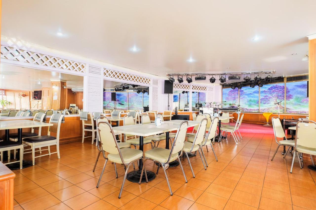 Oyo 565 Trang Hotel Экстерьер фото